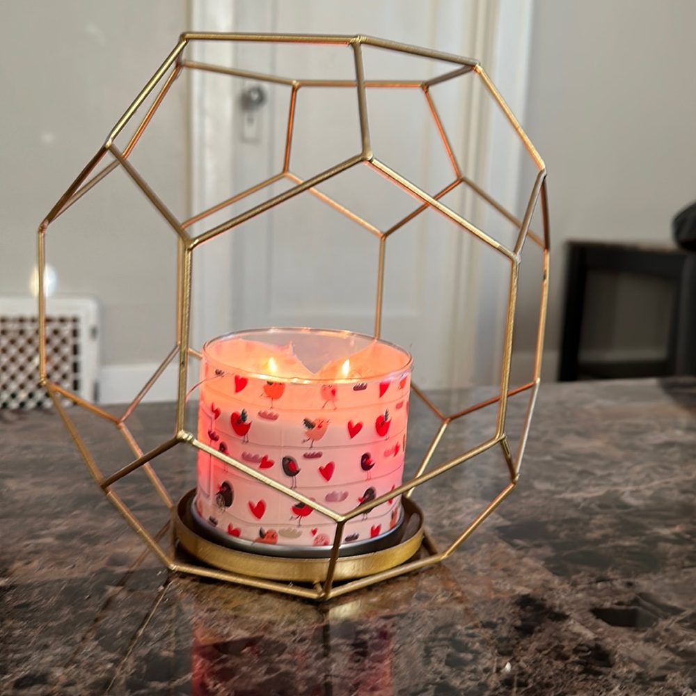 It’s holds your candle as you can see it’s very good thank you